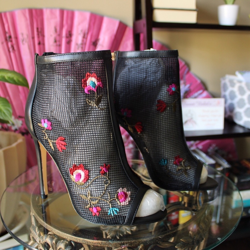 ✨NIB Marissa Floral Embroidered Mesh Caged Heels